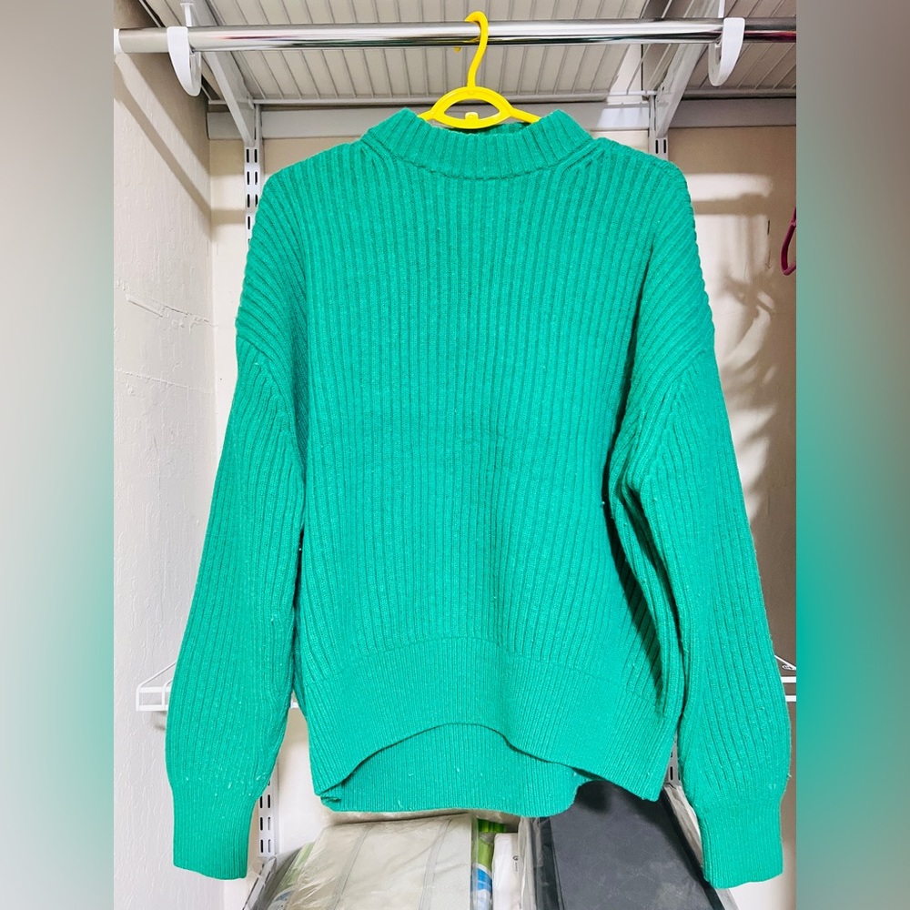 Women green sweater
